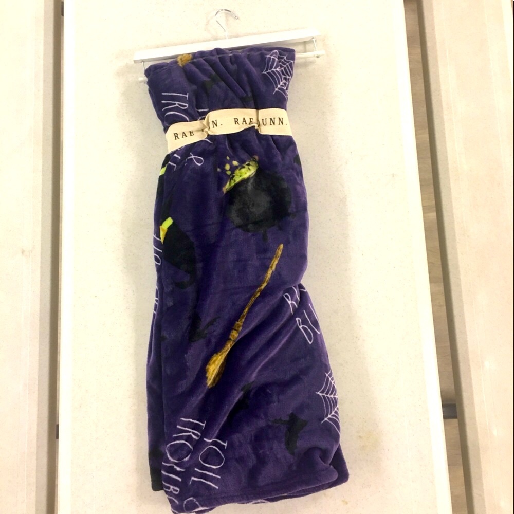 🧙‍♀️NWT Rae Dunn Purple BUBBLE BUBBLE TOIL & TROUBLE Halloween Plush Throw🧙‍♀️ - Picture 4 of 9